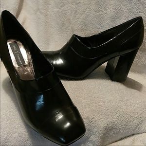 Vince Camuto ankle boots size 10